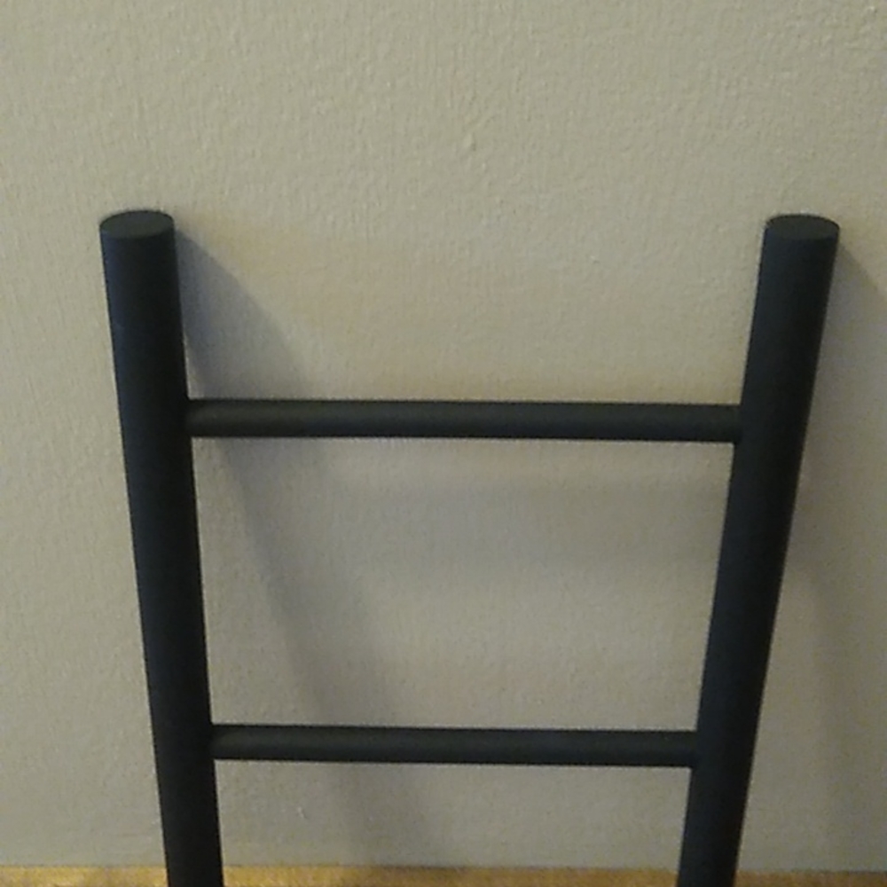 Hand Towel Ladder - Picture 6 of 7